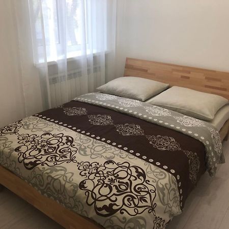 Gil Apartments, 38 Prospect Svobody ウージュホロド エクステリア 写真